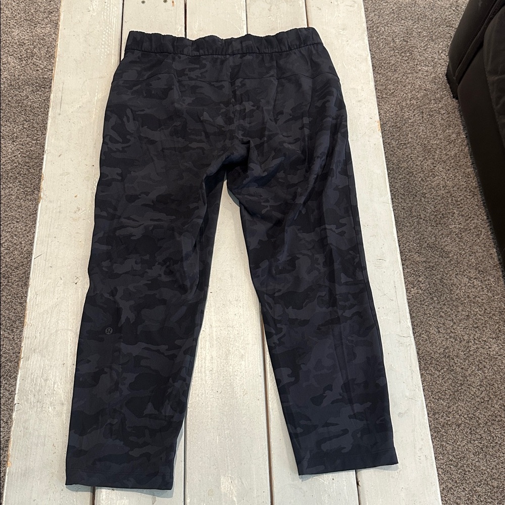Lululemon On the Fly 7/8 Pant Incognito Camo Multi Grey sz 12 EXCELLENT - Picture 5 of 5